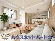 通風・採光に優れ、心地よい光と風が溢れています。 贅沢で豊かな居住性と、プライドを満たすクオリティが見事に調和した住空間。新築ならではの快適なひとときをご体感頂ける筈です。
