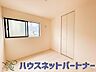 子供部屋：柔らかな光り差し込む家族に優しい洋室は子供部屋にぴったり。
