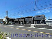 前面道路の日当たりの良い明るいお家。