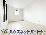 各部屋を最大限に広く使って頂ける様、全居住スペースに収納付。プライベートルームはゆったりと快適に。