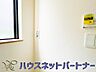室内：毎日使う洗濯機。しっかりと奥行きのある置き場が確保されています。