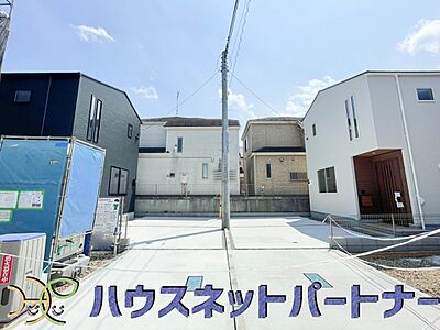 外観:堂々たる趣ながら、主張し過ぎずどこか余裕を感じさせるシャープなフォルムで佇む邸宅は、晴天の空と照らし合わせる事で、本来あるべき完成形の姿を見せてくれます。 外観:堂々たる趣ながら、主張し過ぎずどこか余裕を感じさせるシャープなフォルムで佇む邸宅は、晴天の空と照らし合わせる事で、本来あるべき完成形の姿を見せてくれます。
