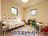 子供部屋：柔らかな光り差し込む家族に優しい洋室は子供部屋にぴったり。※画像はイメージです
