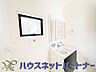 室内：洗面室のある脱衣所は広々。脱いだお洋服をそのままお洗濯。