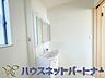 室内：広い脱衣所、洗面台も大きなサイズを設置。建売では見ない広さと解放感。