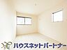 子供部屋：柔らかな光り差し込む家族に優しい洋室は子供部屋にぴったり。