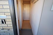 玄関を入るとホールがあります