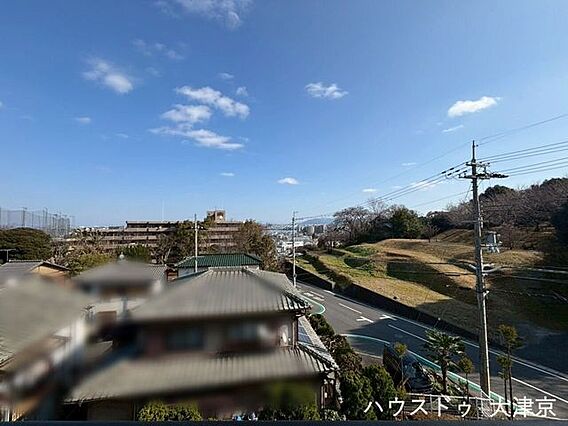 青空と街並みを...