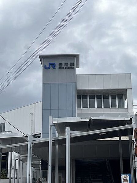 JR東海道線/膳所【JR膳所駅】「京都」駅まで乗車約12分、「大阪」駅まで乗車約55分で到着します。通勤・通学・おでかけ時、気軽に立ち寄れるコンビニも近くにございます。 1000m