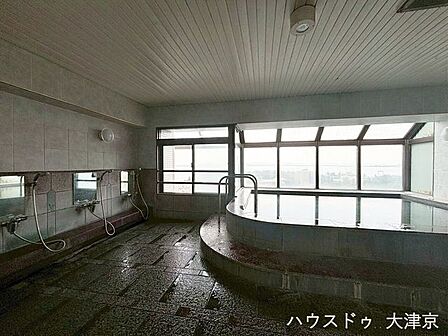 最上階からの絶景を独占できる展望浴室で、贅沢な癒し時間を満喫できます。