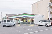ファミリーマート 伊勢崎連取元町店 74m
