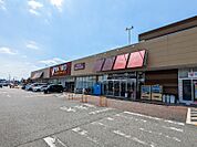 ヤオコー籠原店 680m