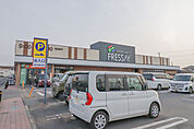 フレッセイ 安堀店 2561m