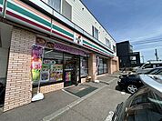 【コンビニ】セブンイレブン札幌北郷公園前店まで約240ｍと徒歩約3分です。