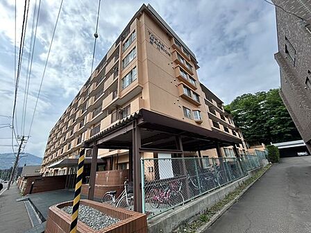 価格には消費税を含みます。自社物件につき随時ご案内可能。内覧希望の方はお電話ください。