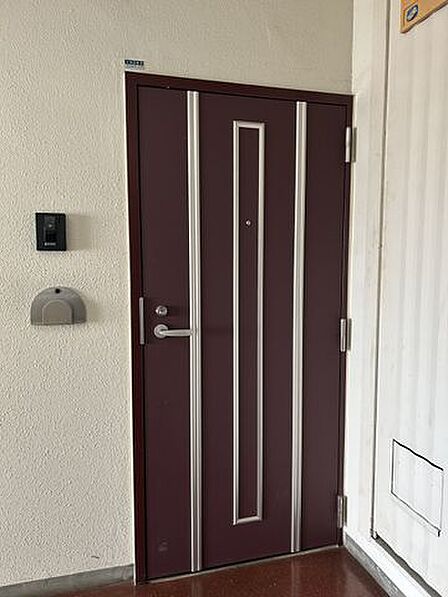【リフォーム中】玄関ドアは鍵交換を行います。