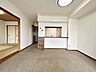 室内：【リフォーム中　ダイニング】対面キッチンです。