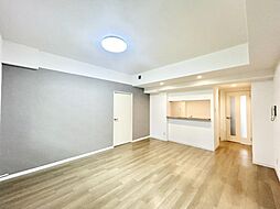 ロイヤルシャトー西岡 4LDKのリビング/ダイニング