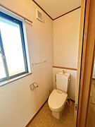【リフォーム中5/24更新】トイレ写真。トイレは温水洗浄機能付きに新品交換します。直接肌に触れるトイレは新品が嬉しいですよね。