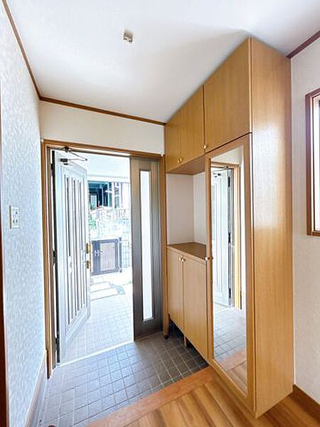 玄関を拡大表示