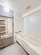 【リフォーム中】浴室　あたたかいお湯にじっくりつかることでその日の疲れはその日のうちに。気分で入浴剤を変えてみるのもいいリフレッシュになりそうですね。