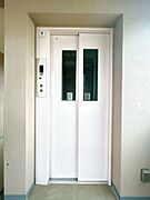 エレベーター　普段の生活はもちろん、重い荷物を運ぶときにも便利ですね。