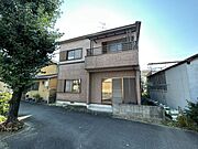 【リフォーム済】外観　除草したのでスッキリとした印象の外観になりました。二方道路に接しているため風通しの良い住宅です。