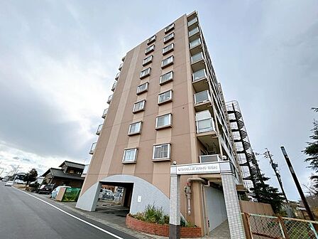 売主として累計10万戸以上の住宅をリフォームして販売してきた経験に基づき、一戸一戸、土地や建物に合わせてリフォームを行っています。ぜひとも現地でご確認ください。