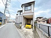 外観　東側からのお写真です。車庫になっているのでお車を清潔な状態で保管できます。
