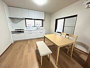 【ダイニング】ニトリ家具付。あとは家電設置位置の想像もしやすいです。