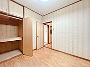 【リフォーム中】2階洋室　居室に収納があると便利ですね。