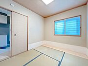 和室　「寝る時はやっぱり畳に布団がいい」そんな方にオススメしたいお部屋　イ草ならではのやさしい香りが疲れた体にそっと寄り添います。