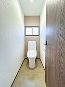 【リフォーム済】トイレはLIXIL製の新品に交換しました。節水タイプのトイレは経済的ですので家計の助けになってくれますよ。
