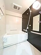 【リフォーム済】浴室はハウステック製の新品のユニットバスに交換しました。1日の疲れをゆっくり癒すことができますよ。