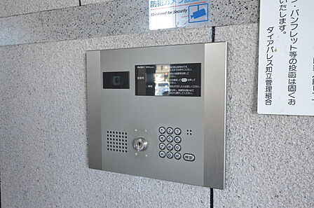 【オートロック】オートロック付きなので、不特定多数の人がマンションに入ってこないので、単身女性の方でも安心です。
