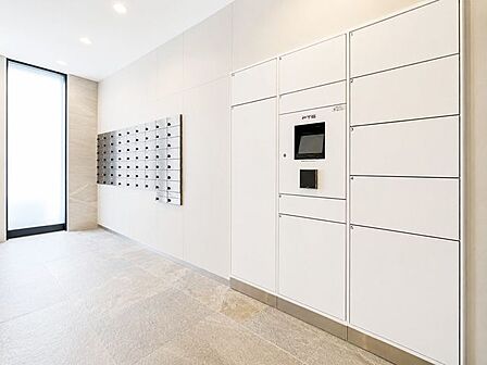 ◆不在時も荷物の受け取りがスムーズな宅配ボックス完備※AI加工画像につき、一部現況と異なります。