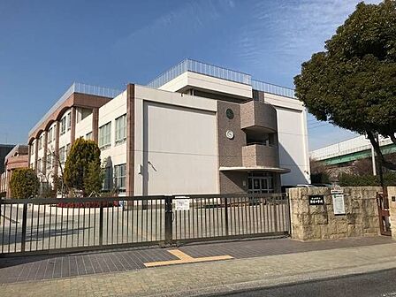 名古屋市立東港中学校 徒歩1分。 80m