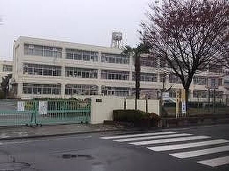 春日井市立山王小学校 徒歩8分。 640m