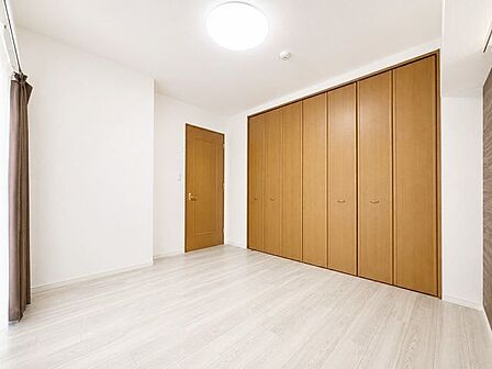 ◇北西側約6.5帖の洋室◇クローゼット※AI加工画像につき、一部現況と異なります。