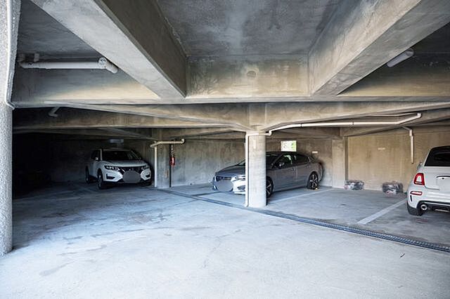 駐車場 集合邸宅楽園A棟 3階/-