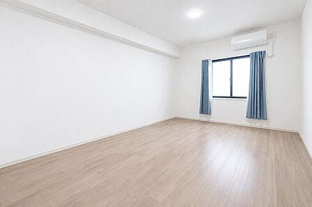 ◇窓付きのお部屋で通風良好◇ウォークインクローゼット付きで収納ラクラク♪※AI加工画像につき、一部現況と異なります。