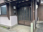 【リフォーム中】玄関扉交換、玄関ポーチタイル張り、照明交換、モニター付きインターホン新設を予定しております。