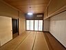 室内：2階和室になります。ハウスクリーニングをしてお引渡しいたします。