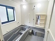 【リフォーム中】浴室はハウステック製の新品のユニットバスに交換します。足を伸ばせる1坪サイズの広々とした浴槽で、1日の疲れをゆっくり癒すことができますよ。