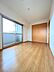 リビング/ダイニング：同建物内別部屋の写真です。