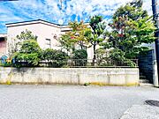 外観。こちら側は公園が近いです。