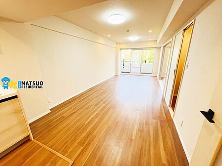 家具を置いてもゆとりのある約16.5帖のLDKです。