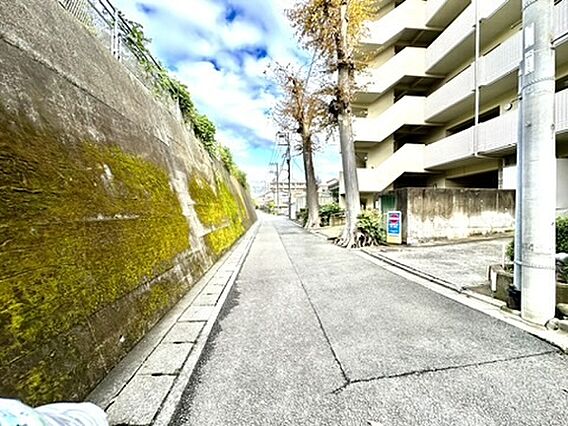 全面道路を東に...