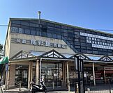 西鈴蘭台駅前に食彩館（スーパー）