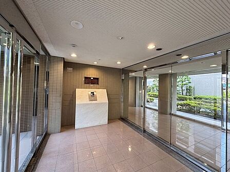 東側 エントランス※こちらの写真は家具等を消す加工を行っております